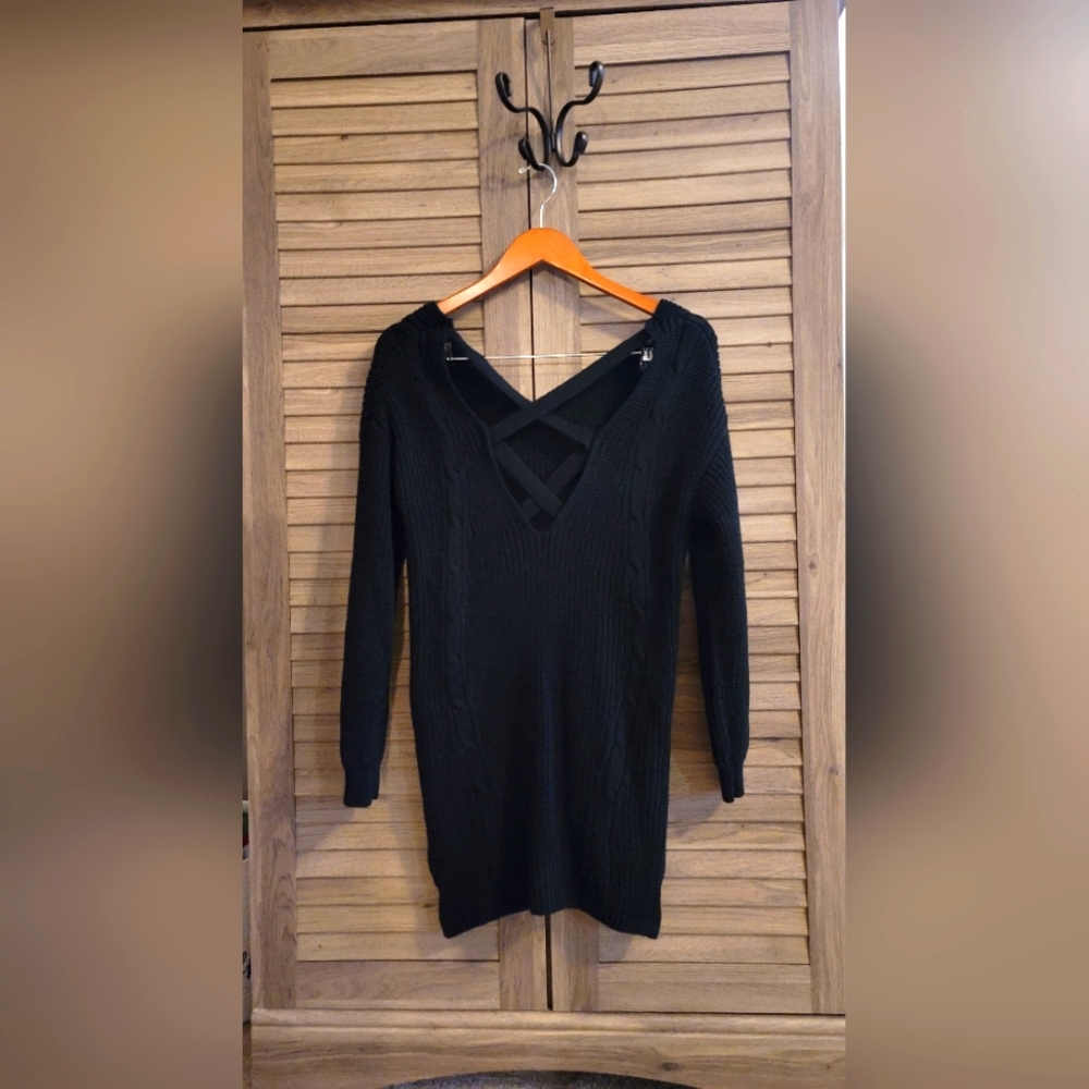 High Low Knit Sweater w/ Criss Cross Detail in Back - Size Small (over-sโฆ - Picture 5 of 6